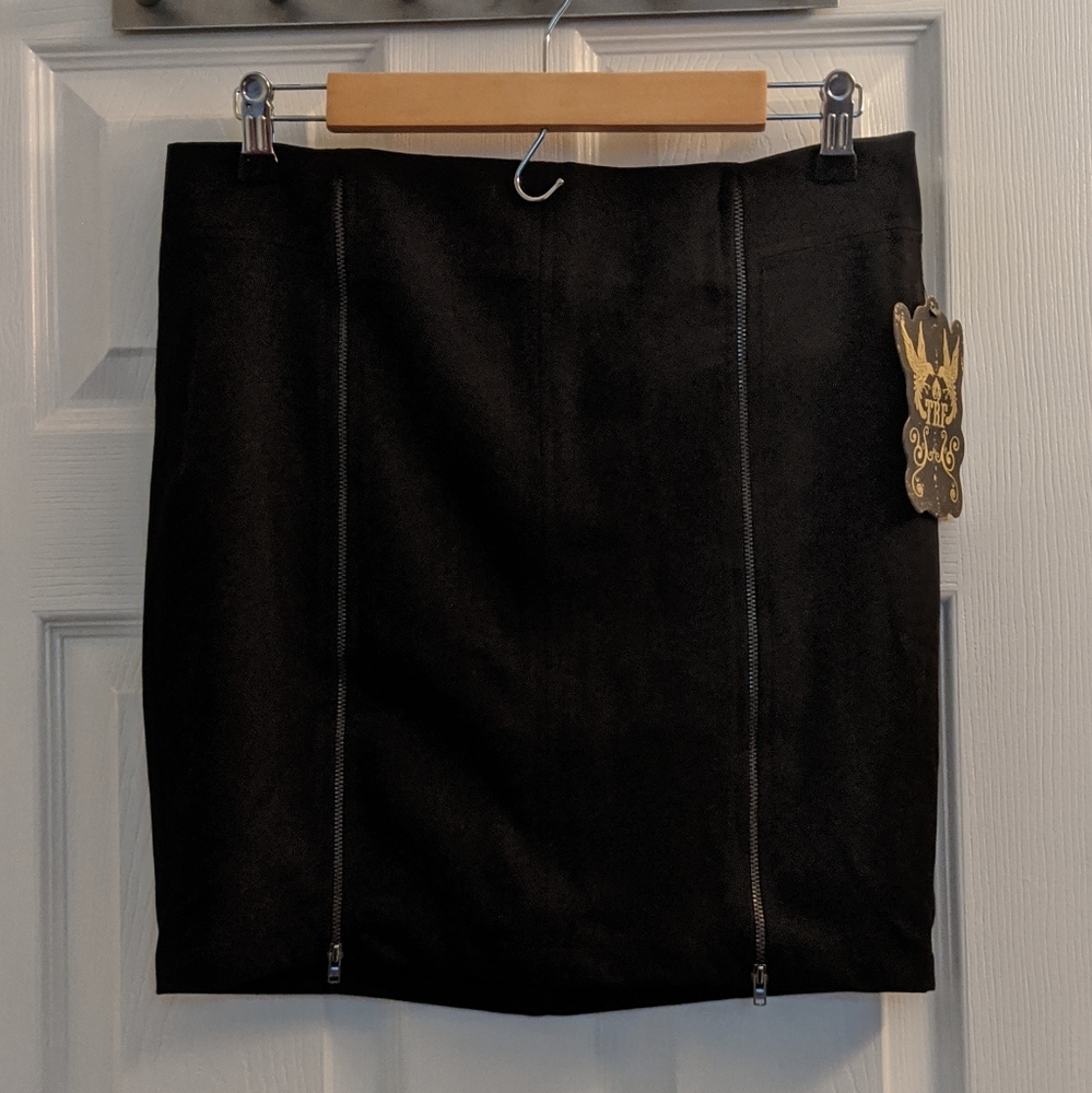 NWT Zara Zipper front black skirt size 40
